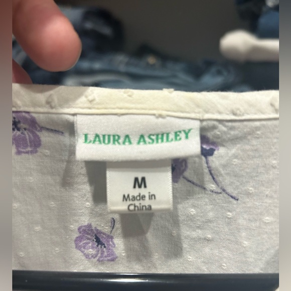 Super cute Laura Ashley scrub top size M - Picture 2 of 3